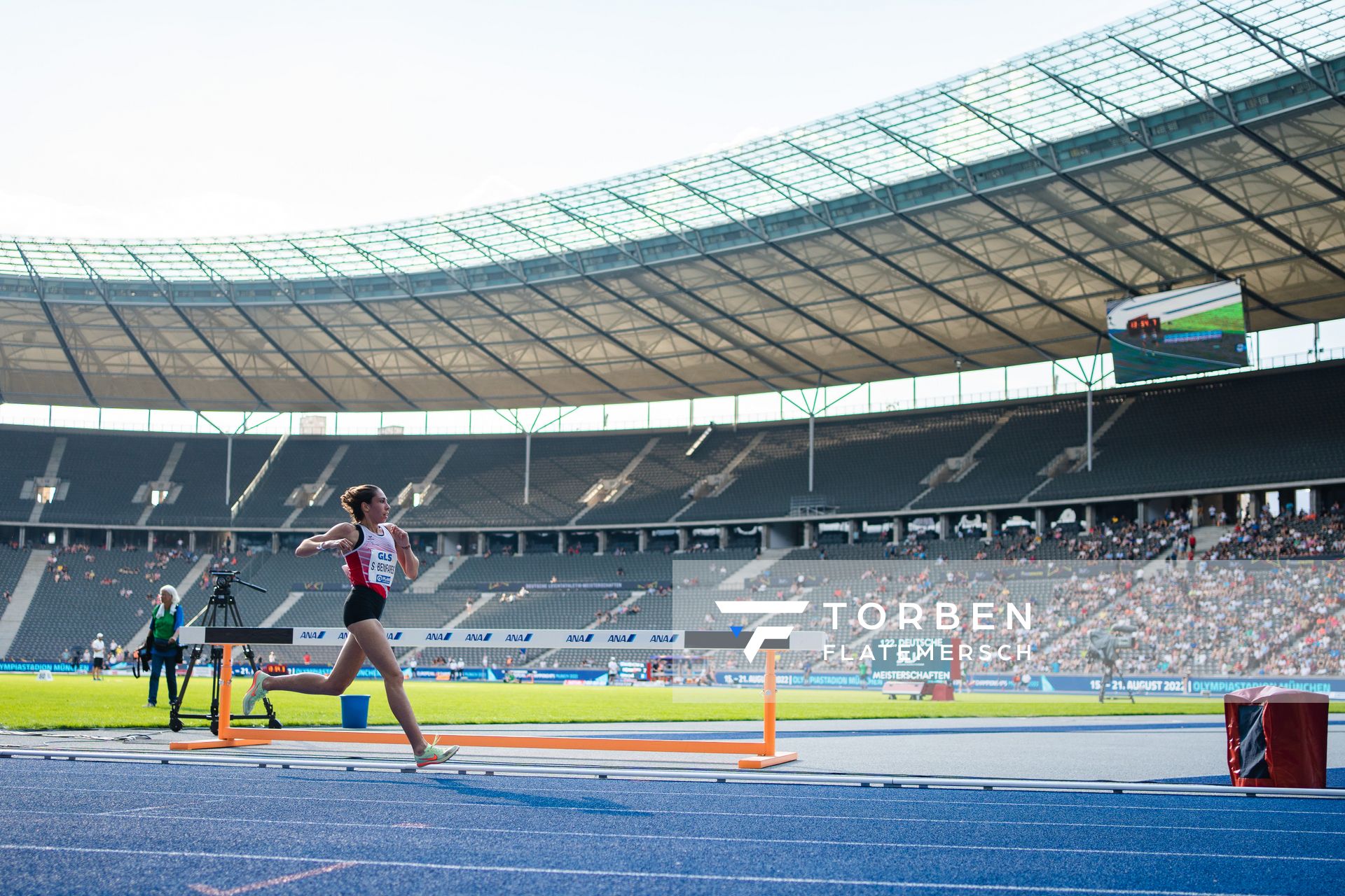 Selma Benfares (LC Rehlingen) ueber 5000m waehrend der deutschen Leichtathletik-Meisterschaften im Olympiastadion am 26.06.2022 in Berlin